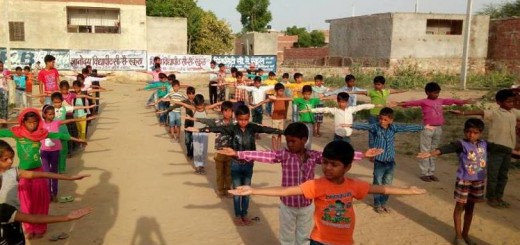 अन्तरराष्ट्रीय योग दिवस पर सेवा विद्यालय के बच्चों ने किये योगासन