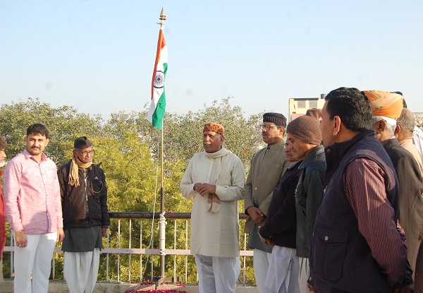 राष्ट्रीय स्वयंसेवक संघ के जयपुर कार्यालय पर ध्वजारोहण
